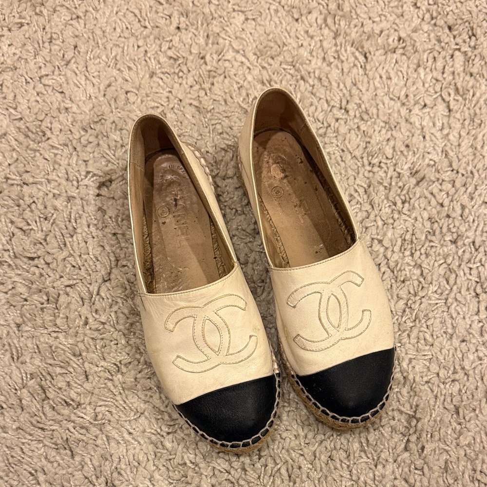 CHANEL Women's Black and Cream Espadrilles, size 36
